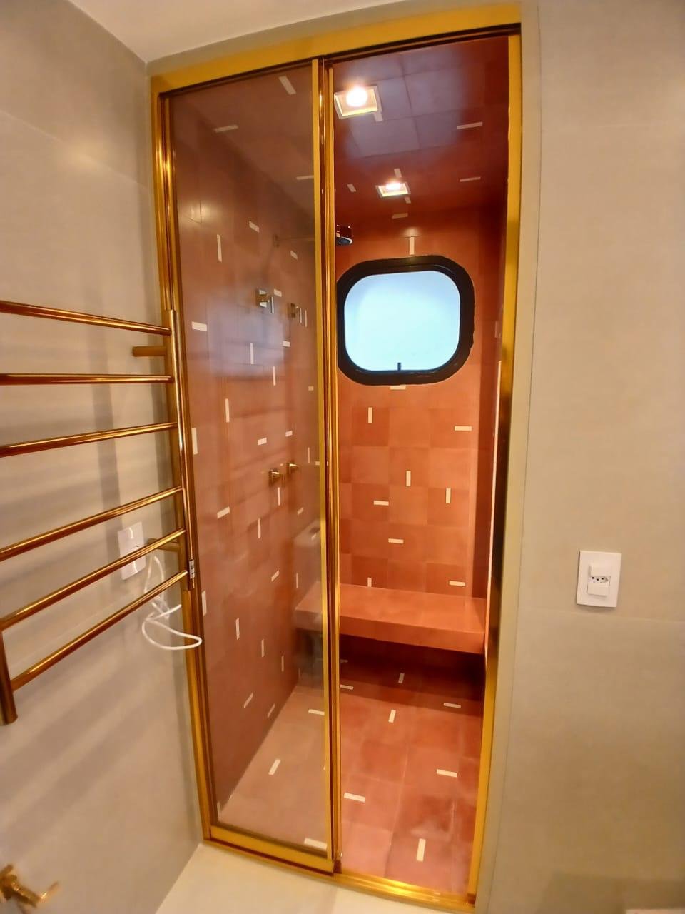 Box dourado porthole oval